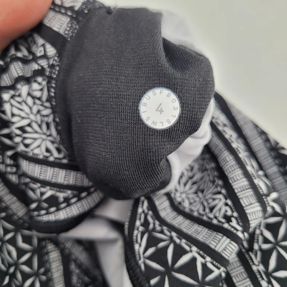 Lululemon Geometric wunder under Floral High Rise Yoga Tights size 4 - Picture 4 of 8